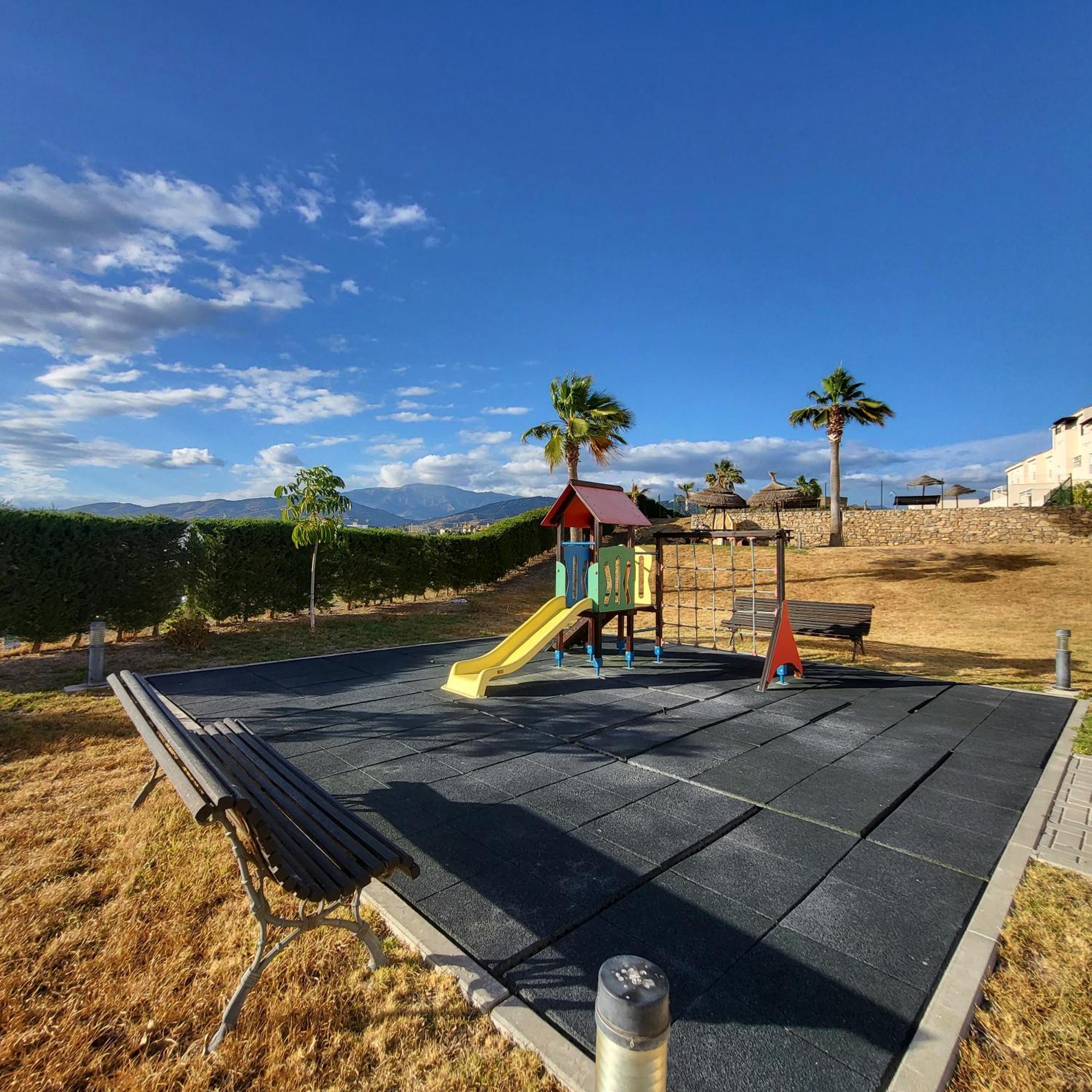 Golf En Baviera Con Vistas Al Mar Lejlighed Caleta de Vélez Eksteriør billede